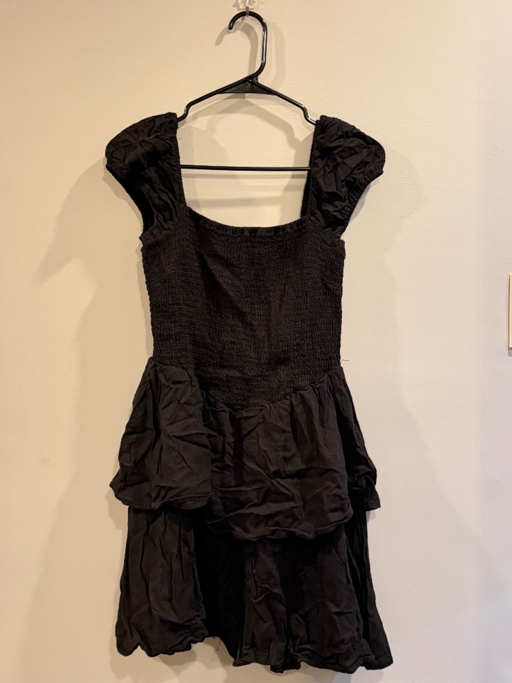 Knee length dress. Colour: Black. Size: Medium. Brand: Divided.